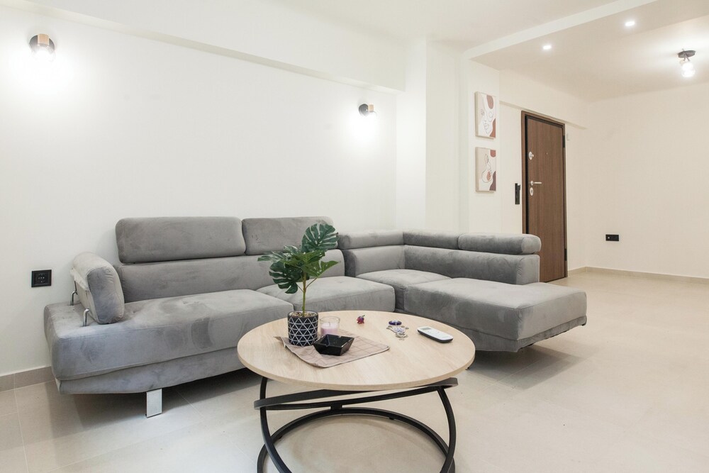 Cozy 1 Bd Getaway Apt in Lively Kipseli