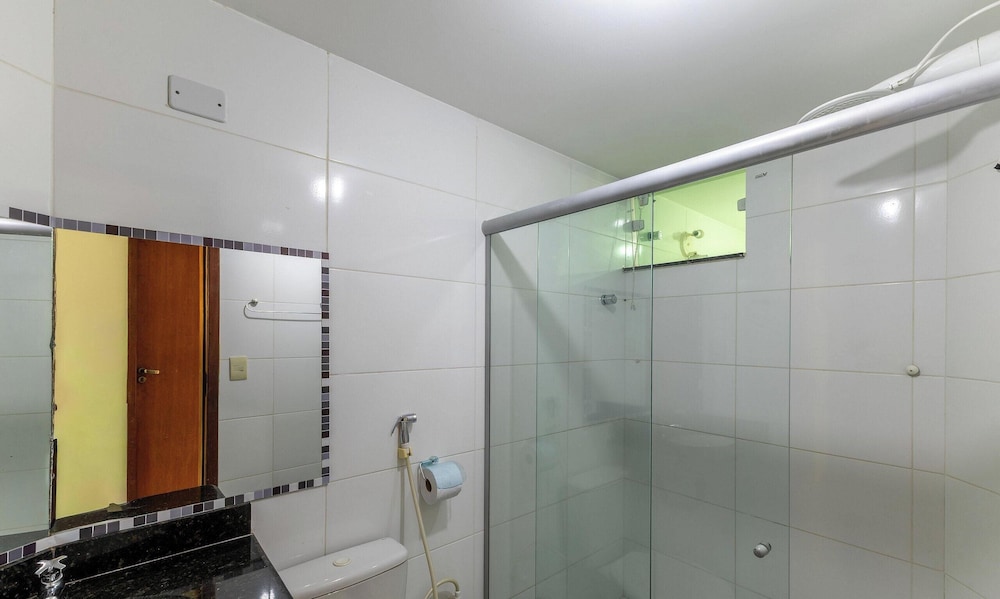 Apt 2 Bedrooms 210 m From the Beach Raz0203