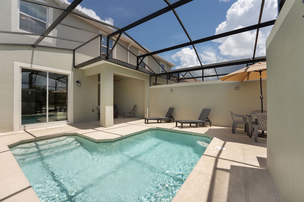 Comfort Stay With Pool Near Attractions