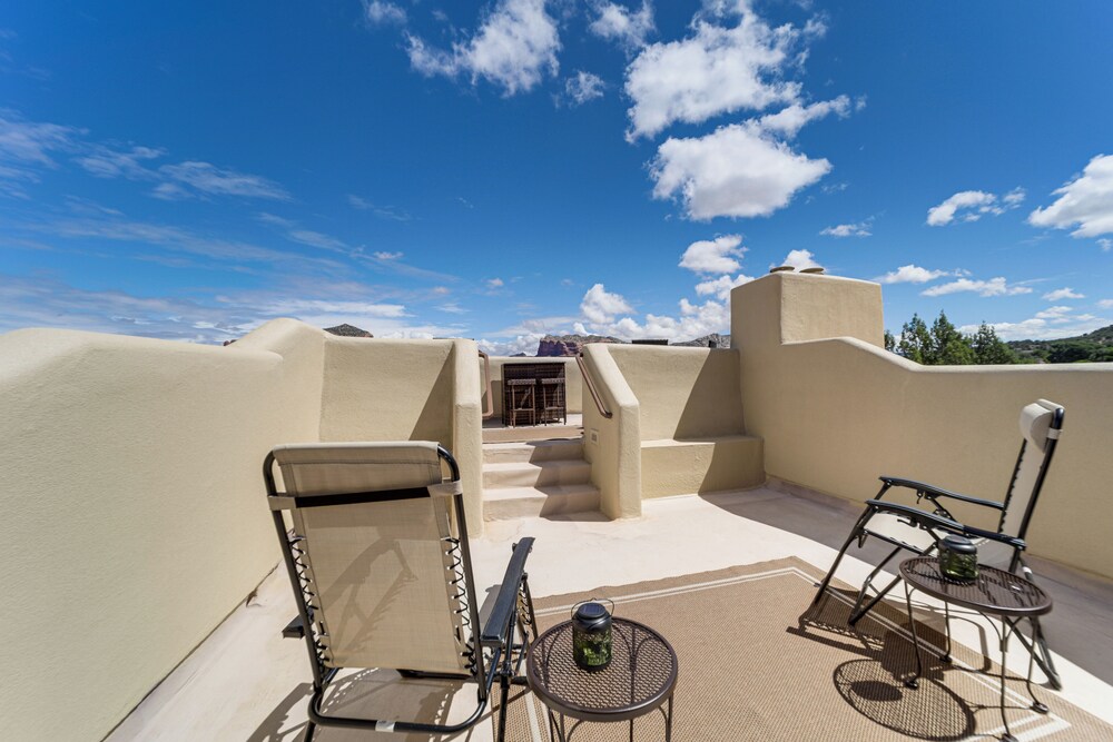 Hot Tub & Red Rock Views: Secluded Sedona Escape!