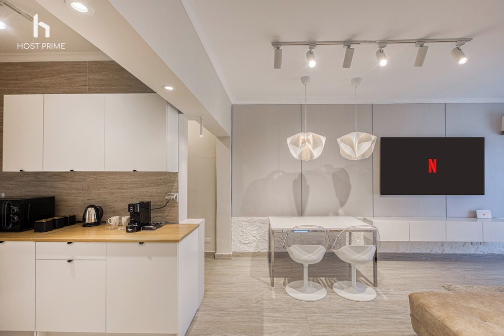 Grand Stay Apartment in Rehab City