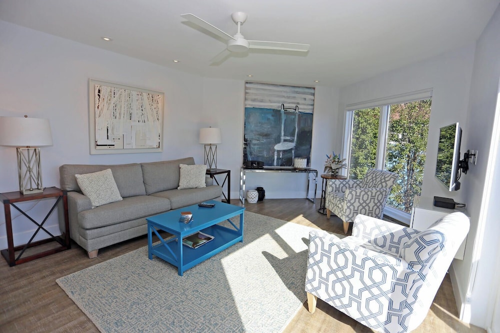 Mariners Court 224