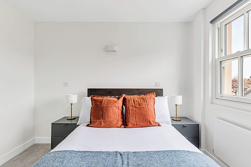 Chiswick Gem: 2 Bedroom Flat