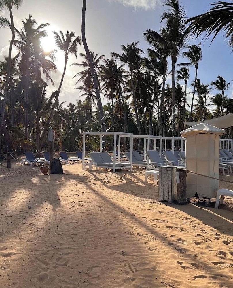 Playa Palmera Beach Front Apartments
