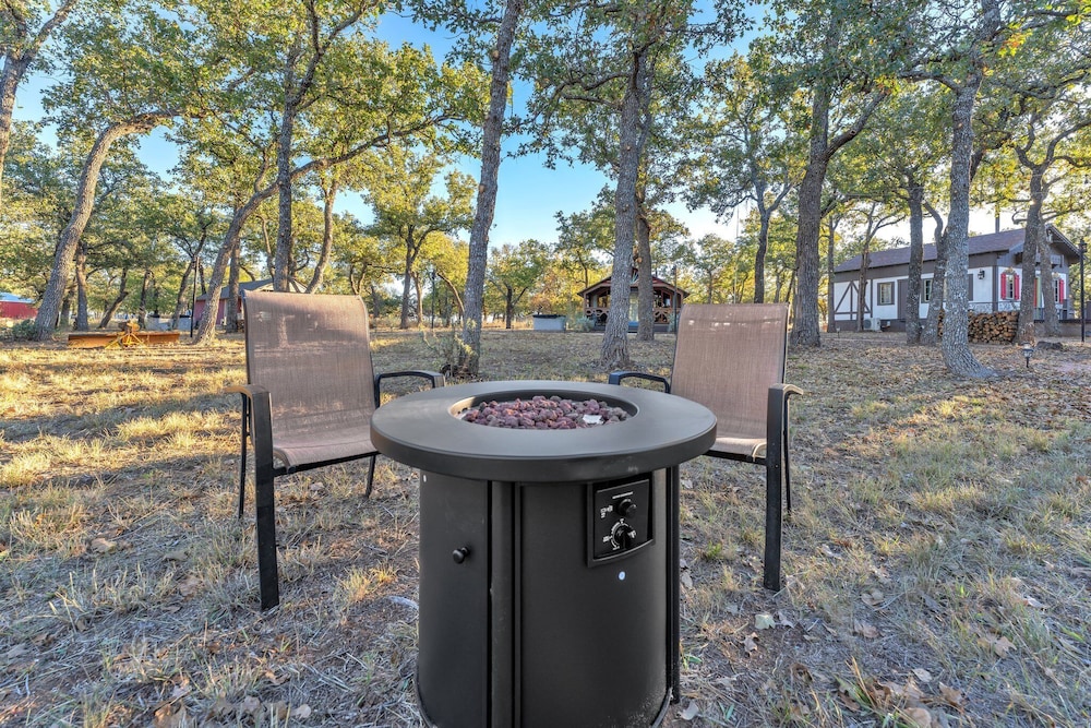 Tranquil Retreat W/hot-tub 10-mins to Downtown!