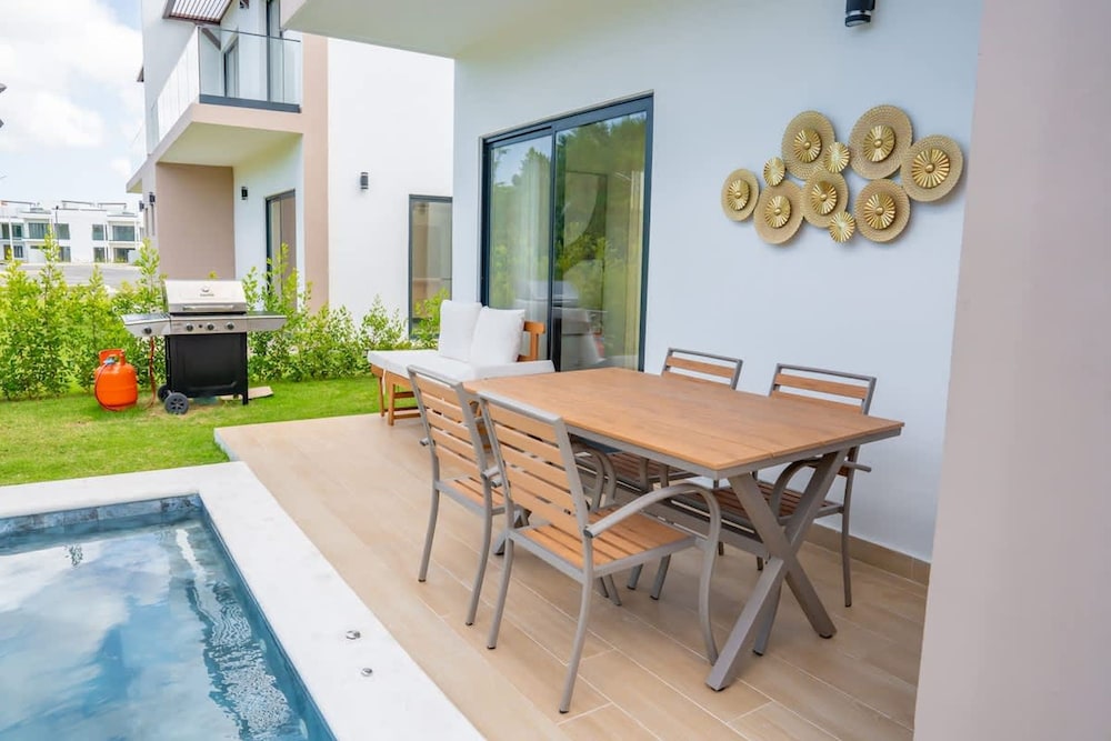 Ziba B06 NOK Classy 3BR Villa by Vistacana Rentals