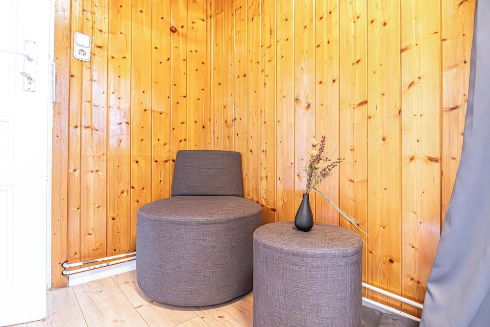 Stylish 3BR Apt Outdoor Space Sleeps 8