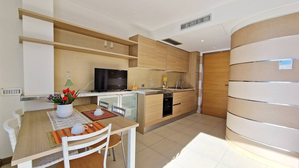 Penthouse Le Vele Sea View 2 Sleeps Air-conditioned