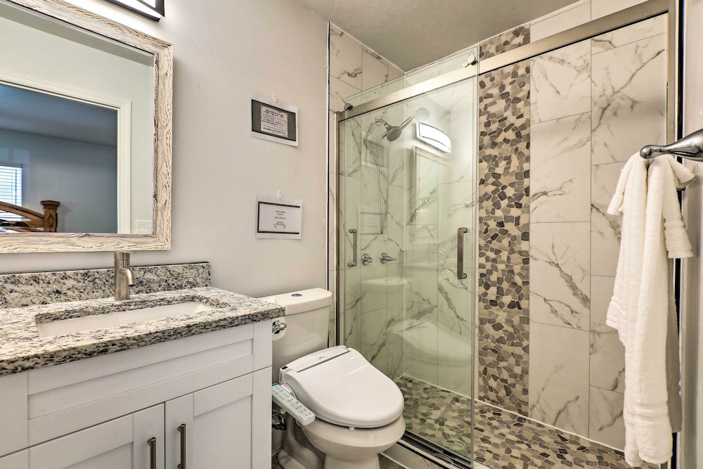 Charming N Fort Meyers Retreat: Pool & Lanai! view 2