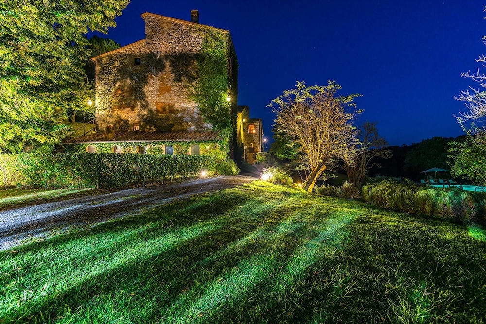 Monticchia 10 in Sarteano view 2