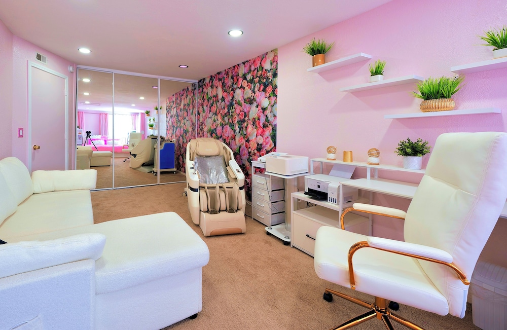 Pink Luxe Spa Retreat San Diego