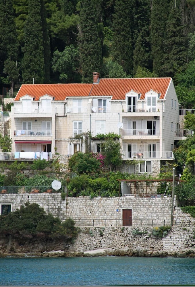 Karla Apartments