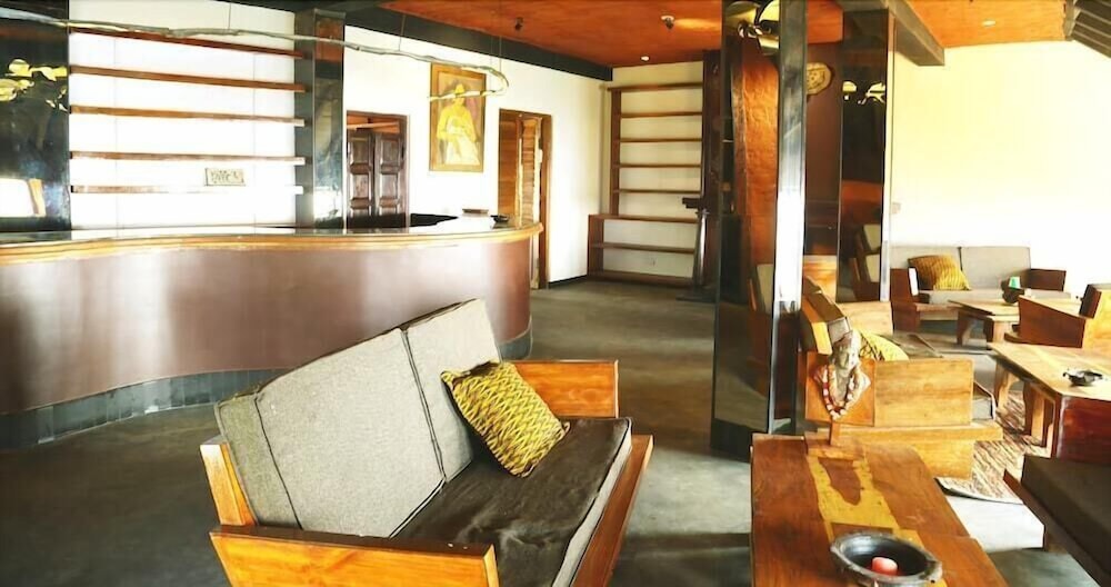 Lobby & Reception