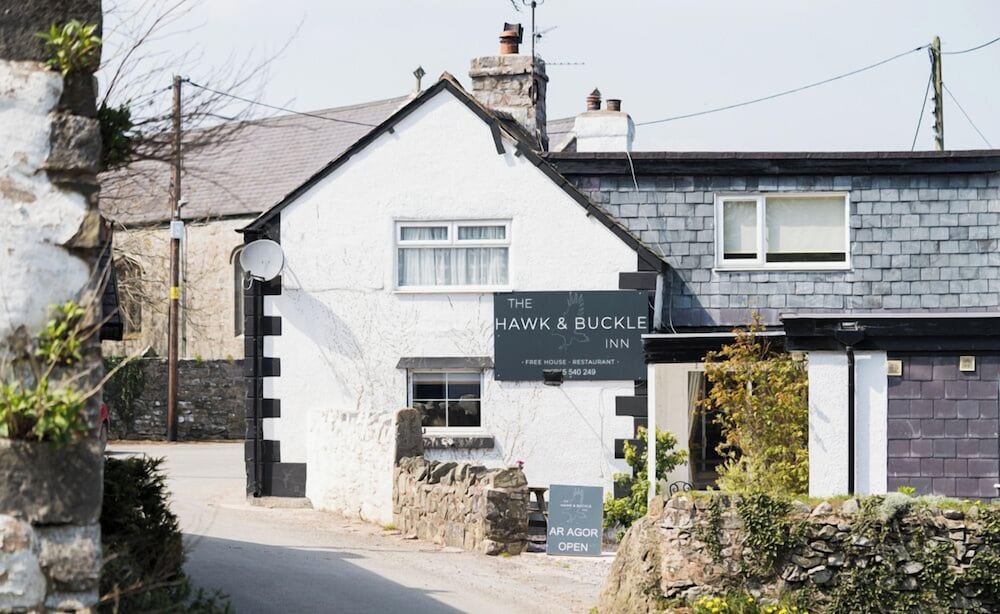 Hawk and Buckle Inn