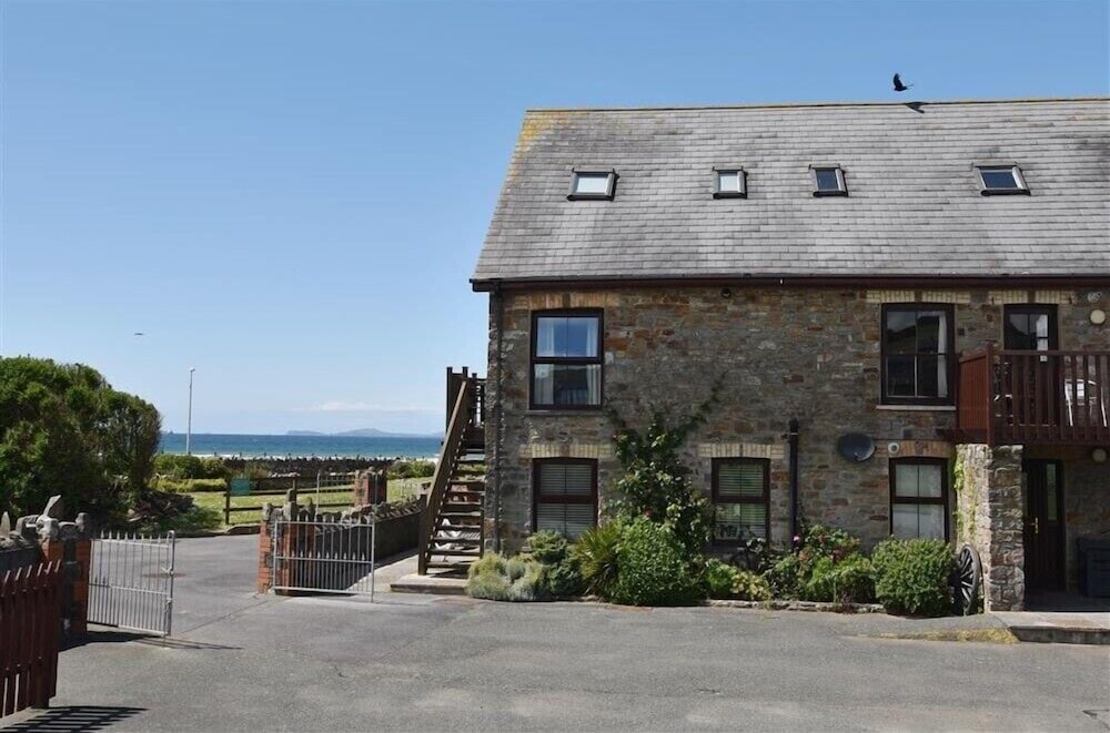 5 The Coach House