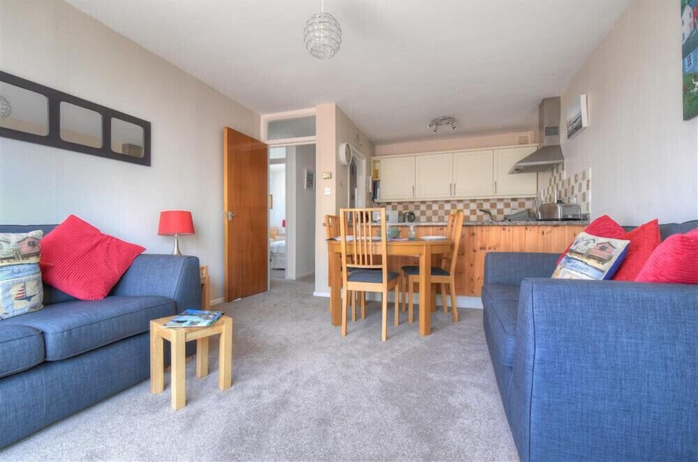 4 Bay View Court