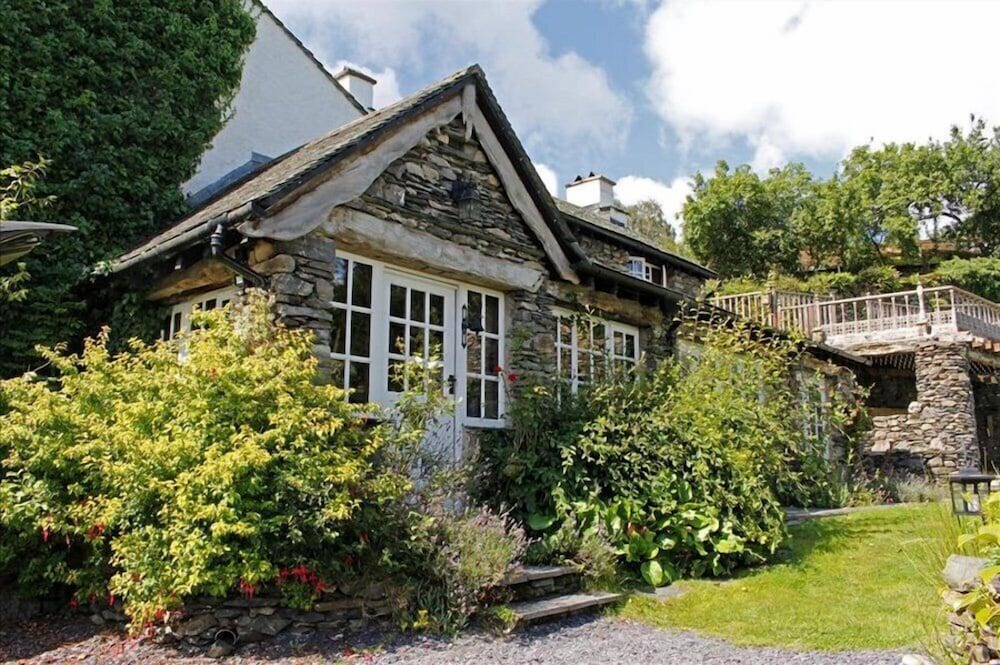 Summerhill Cottage Windermere The Lake District view 2