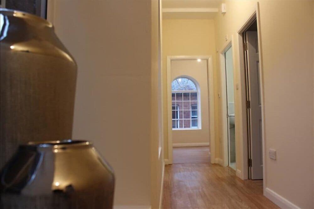 The Glyndwr - Berwyn House - Central Wrexham - Sleeps Up To 6, photo 21