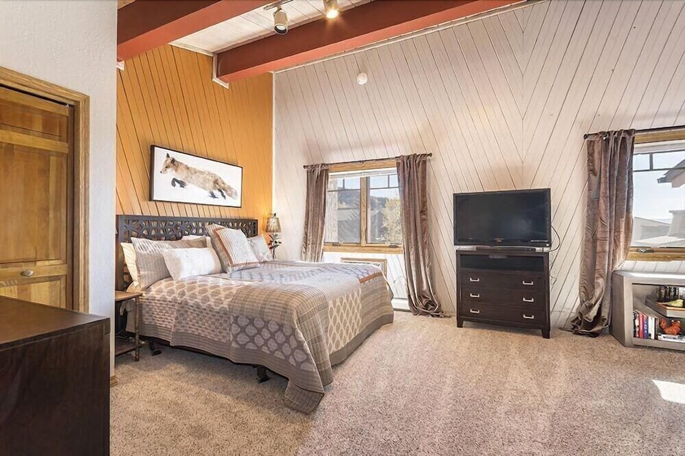 Phoenix 118A - 3 Br Condo
