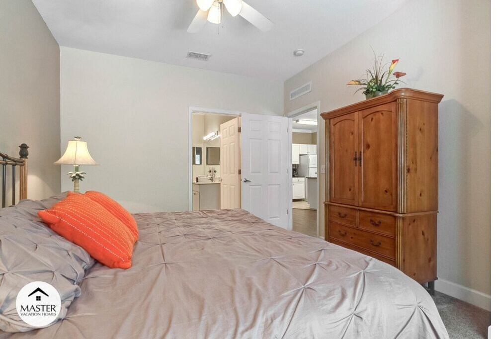 3 Bedrooms S / Lucaya Village Townhouse by RedAwning view 5