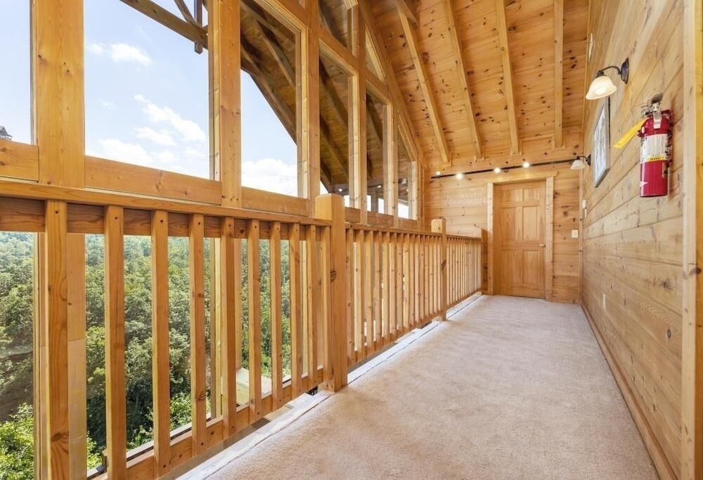 Valley View-tiful - 5 Bedrooms, 5 Baths, Sleeps 18 Home by RedAwning