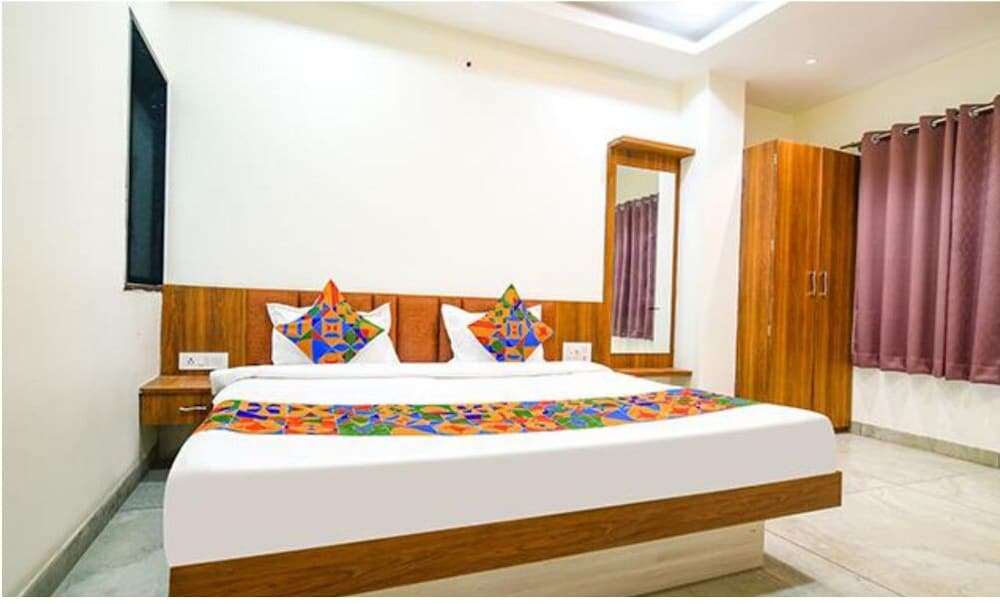 Hotel Shree Nakoda Paradise
