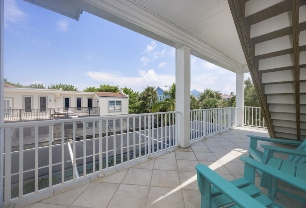 Bella Vita 5 Bedroom Home by RedAwning view 3