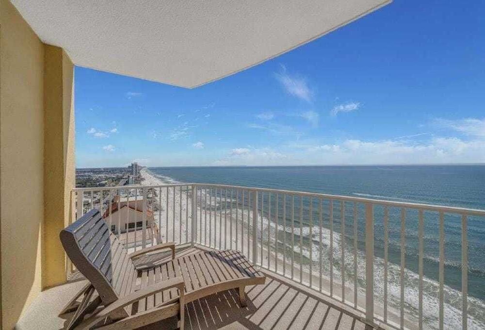Coastal Hippy Chic by Avantstay Oceanfront, 2 Pools, Beach Chairs Incl