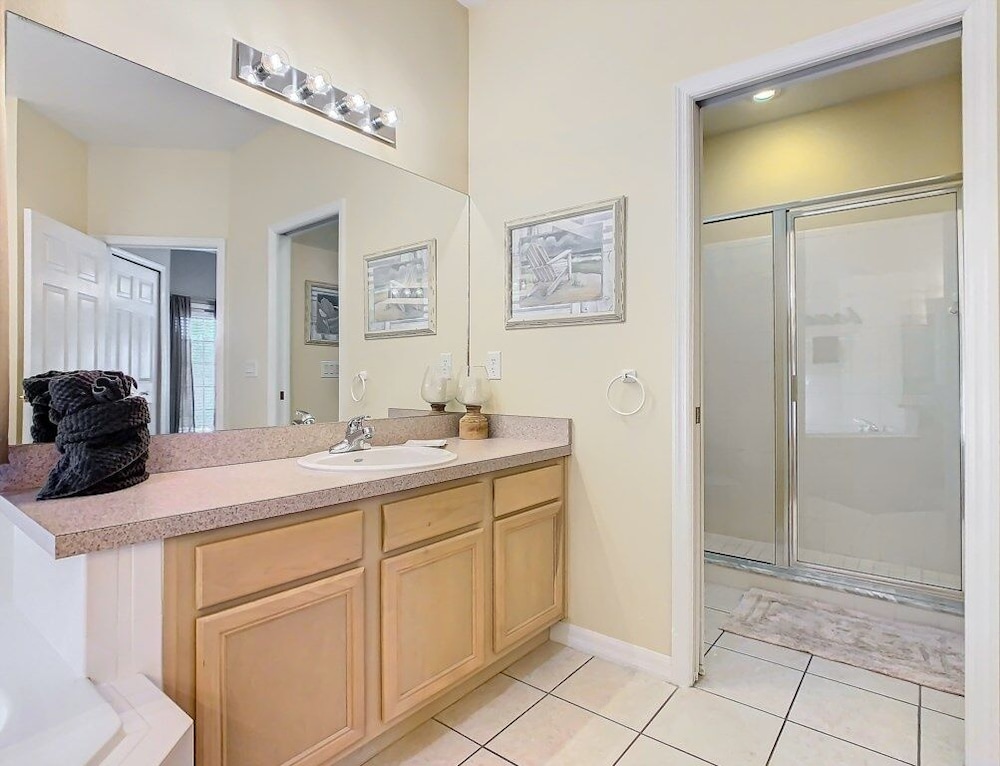 Spacious 5br Home W/ Private Pool+spa In Scenic Davenport Location 5 Bedroom Villa