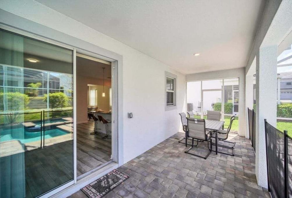 Luxury Pool/spa Home With Lots Of Sunshine! 6 Bedroom Villa