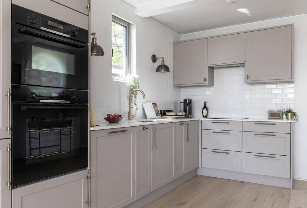 Cheyne Walk Houseboat by Onefinestay