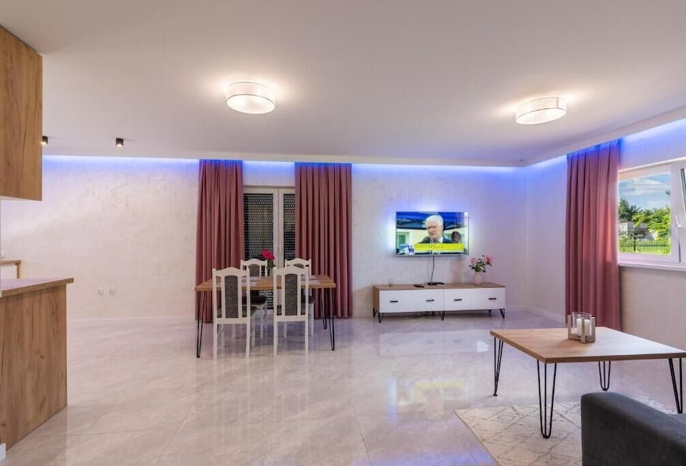 Apartamenty Max House