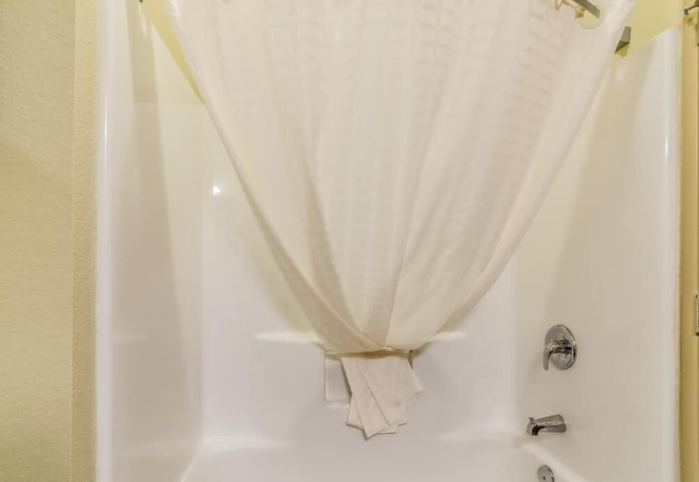 Cobblestone Inn & Suites