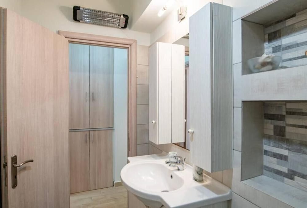 Contessa Elli Residences
