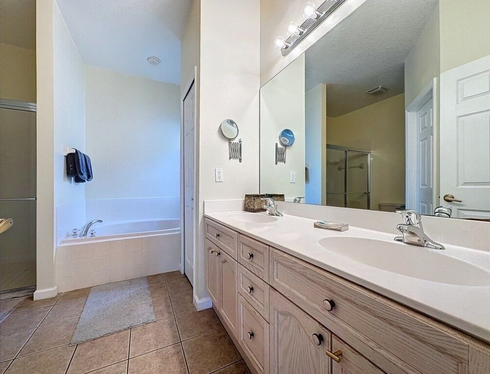 Walk To Silver Spurs Rodeo And Heritage Park 4 Bedroom Home
