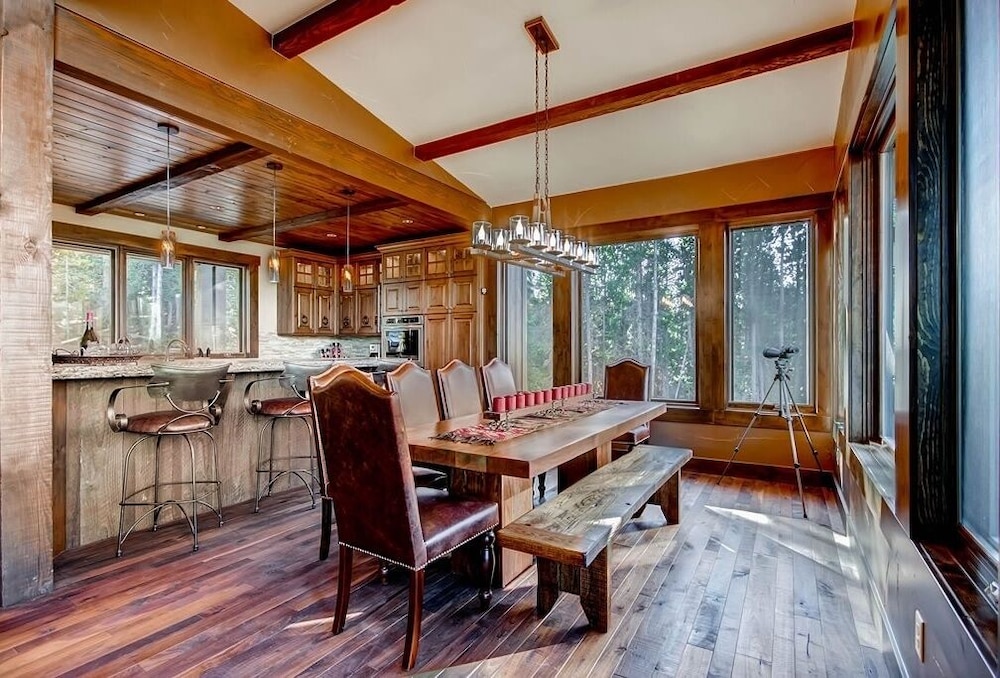 Three Sisters Lookout 5 Bedroom Home