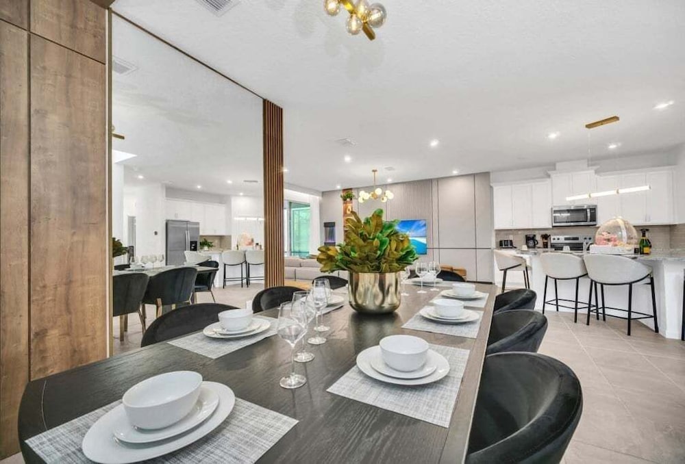 Private Pool, Spa, Movie Theater Room For Family! 7 Bedroom Villa
