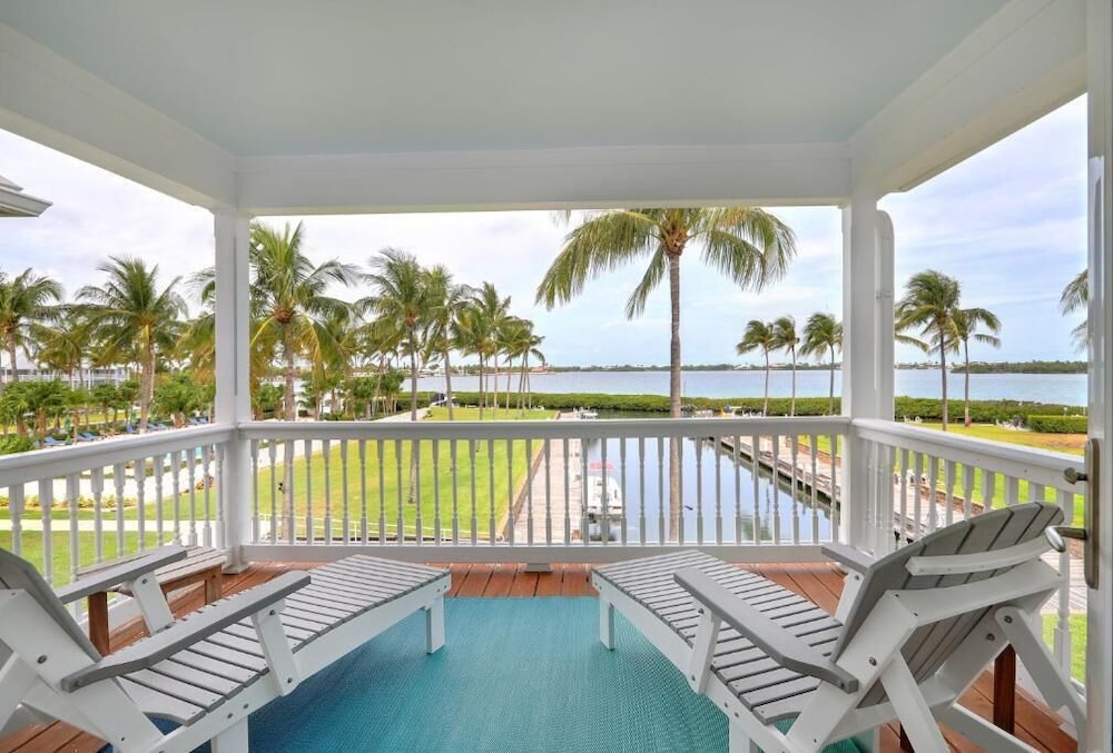 Waterfront Luxury Villa
