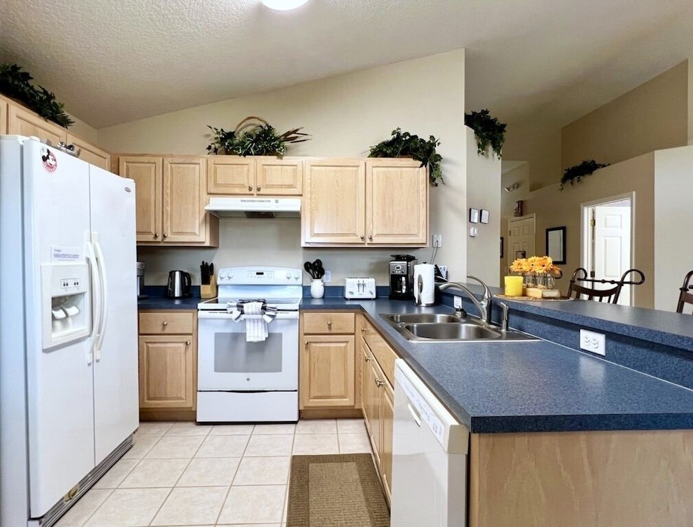 3 Bed Pool Home With Video Arcade Games 3 Bedroom Home by RedAwning view 5