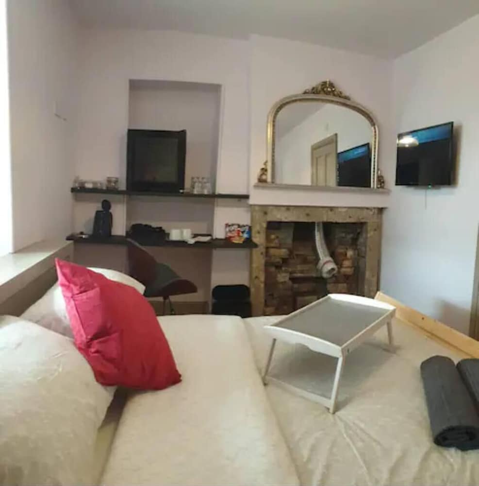 Turner - En-suite Room in Canalside Guesthouse view 4