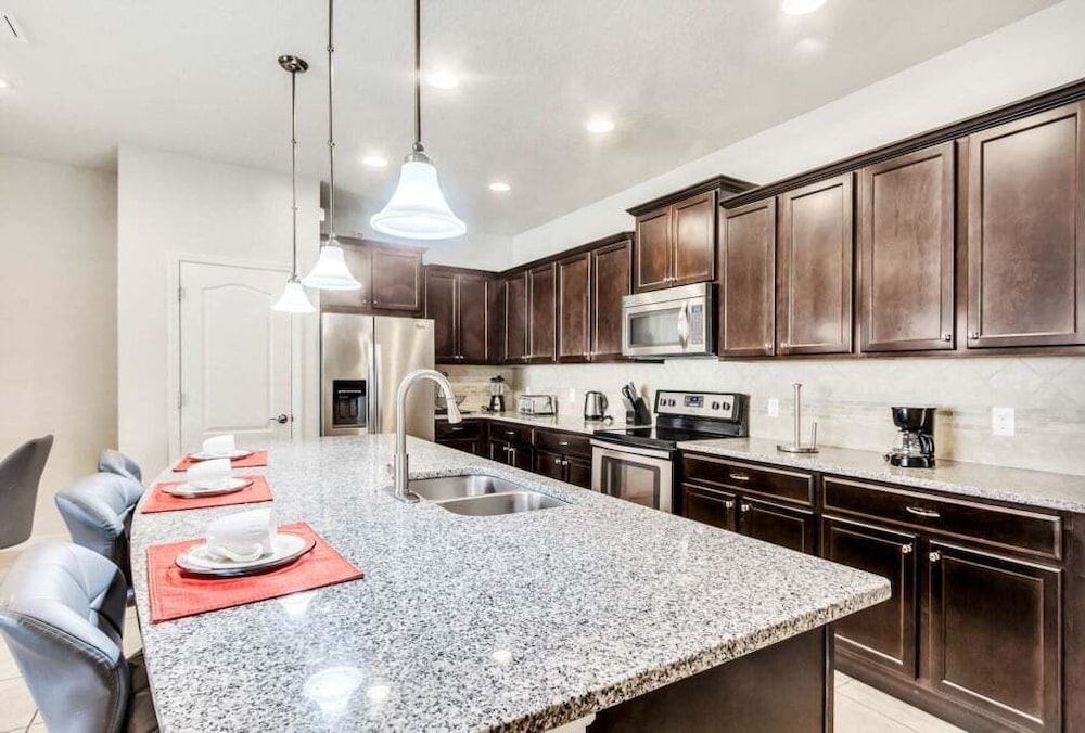 Beautiful Tranquil Relaxing Home With Private Pool 4 Bedroom Townhouse