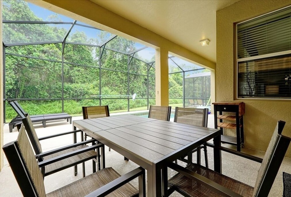 Spacious Vacation Home, No Rear Neighbors! Close To Clubhouse,bbq, Resort Community 6 Bedroom Home