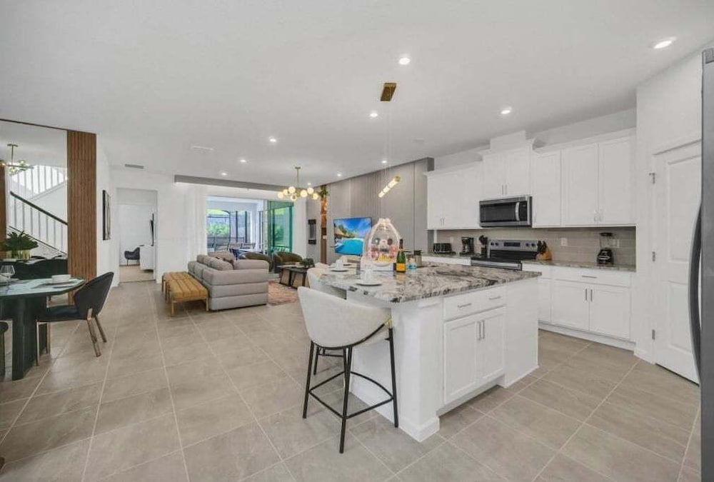 Private Pool, Spa, Movie Theater Room For Family! 7 Bedroom Villa