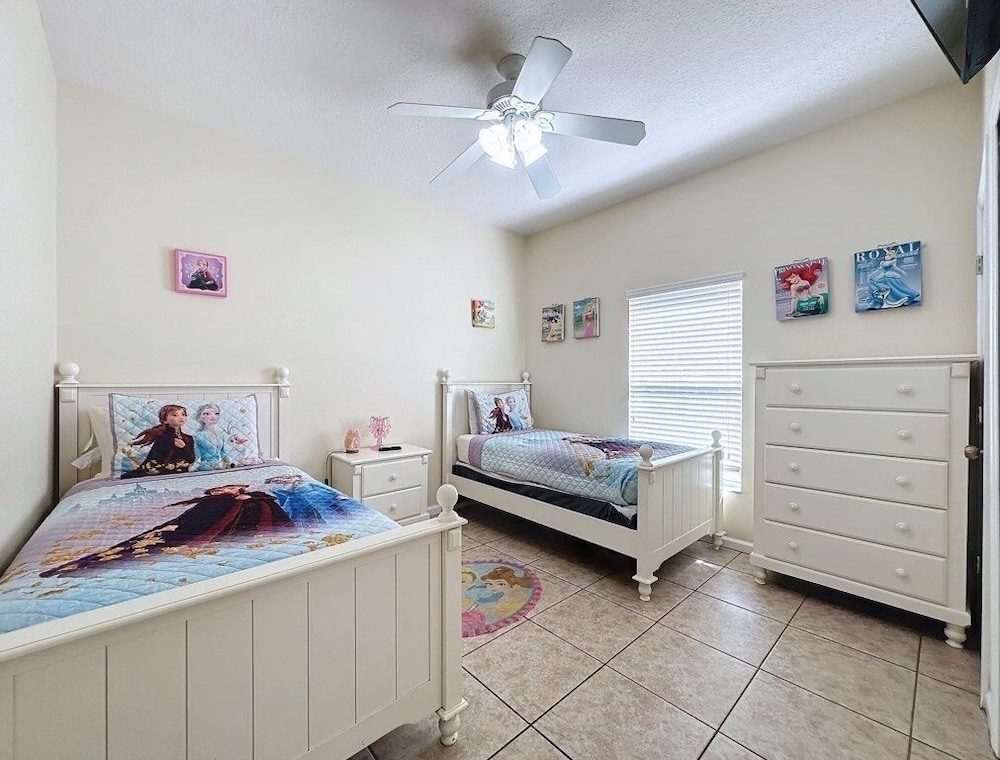 Walk To Silver Spurs Rodeo And Heritage Park 4 Bedroom Home