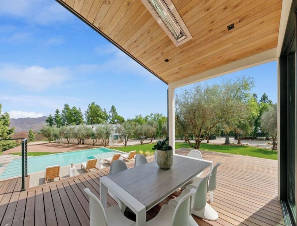 Lechusa - Secluded Creative Compound: Luxury 2-acre Estate w/ Studio & Pool