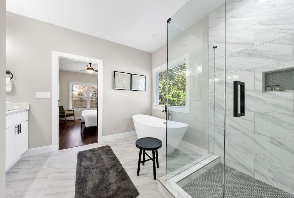 Twin Homes - 8 Bedroom Retreat In Central ATL view 2