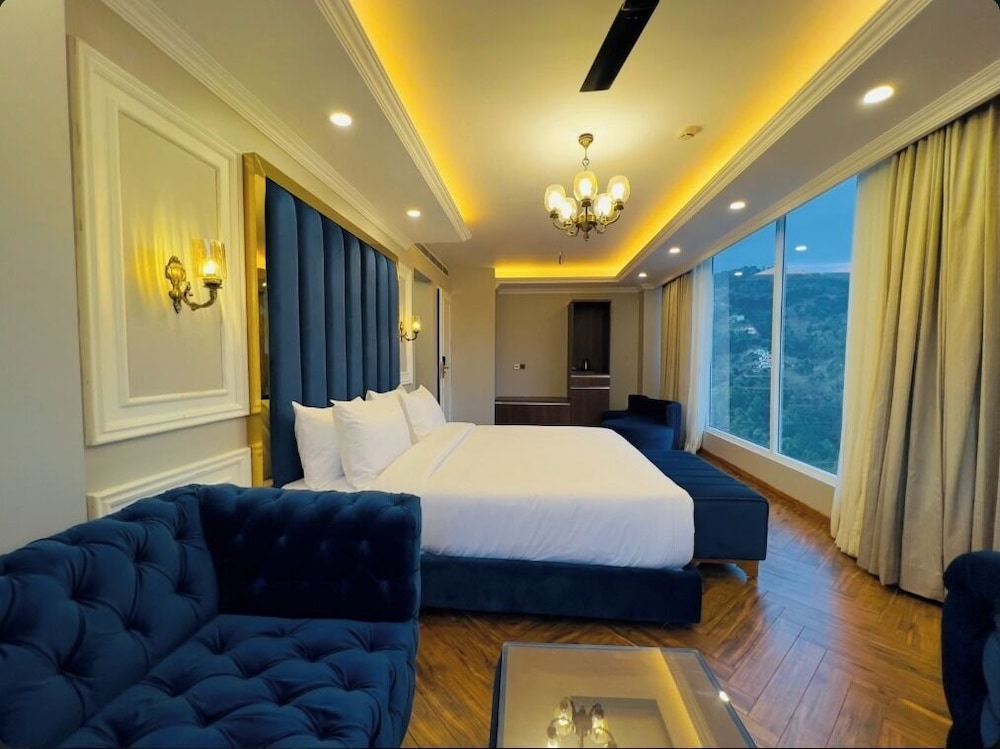 Claret inn by Lawrence Hotels
