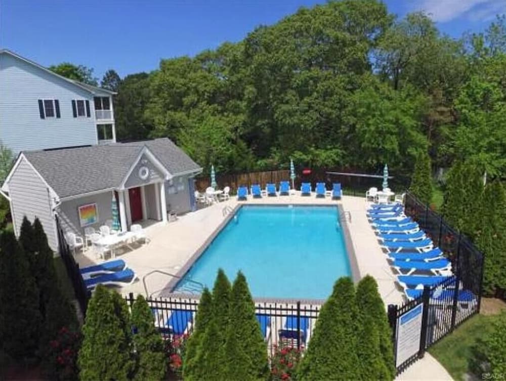 Canal Landing Court 42