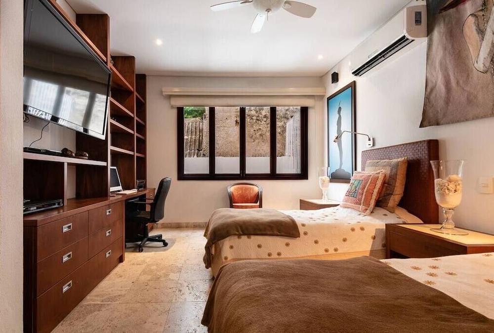 Luxury Apartment– Private Pool & Rooftop Jacuzzi