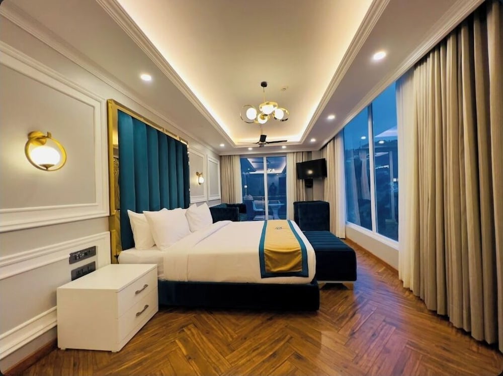 Claret inn by Lawrence Hotels